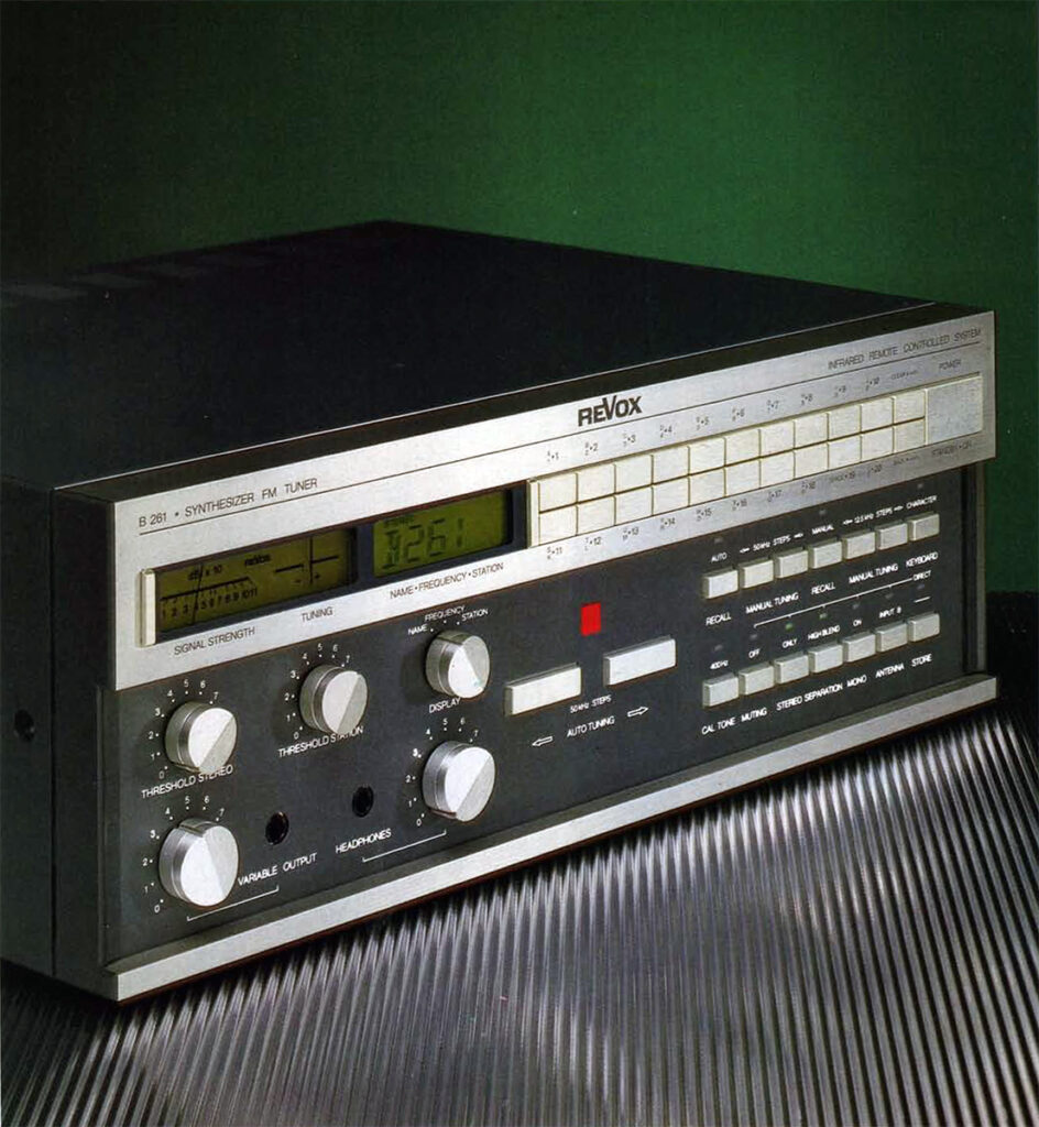 ReVox B261 - FM-Synthesizer-Tuner