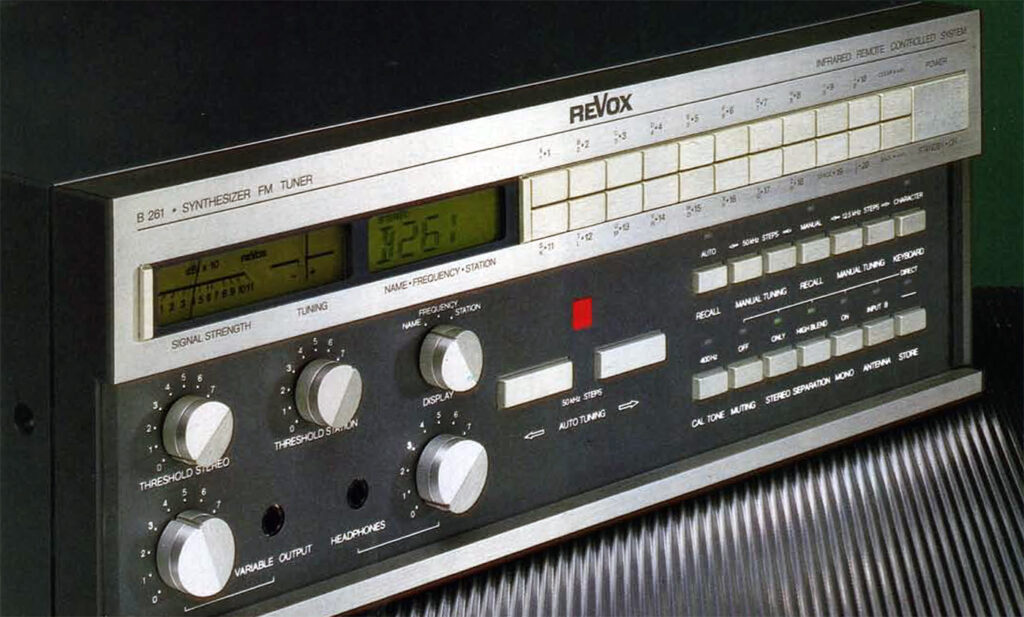 ReVox B261 - FM-Synthesizer-Tuner