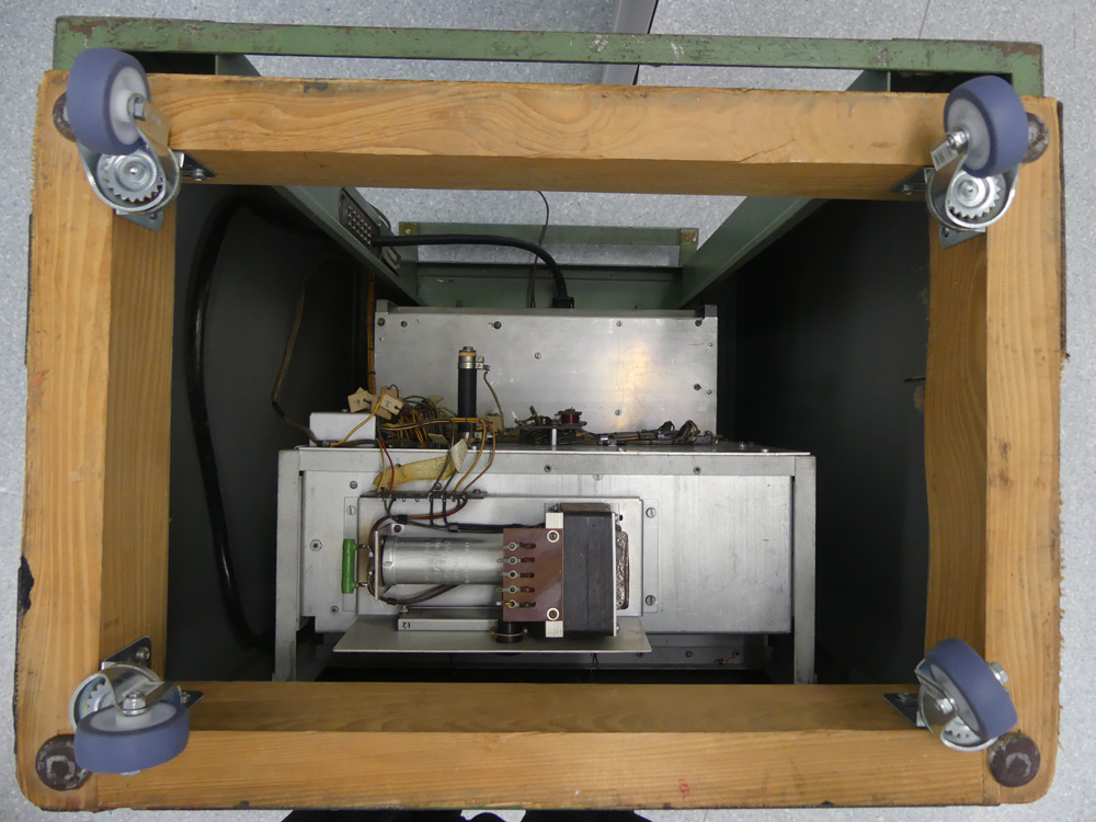 STUDER 27C - Blick von unten in die Maschine.