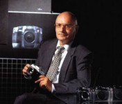 Der STUDER ReVox Designer Manfred Meinzer. Das Foto stammt von Leica World. Denn auch für zahlreiche Produkte der weltweit renomierten Leica-Camera AG ist er der verantwortliche Designer.